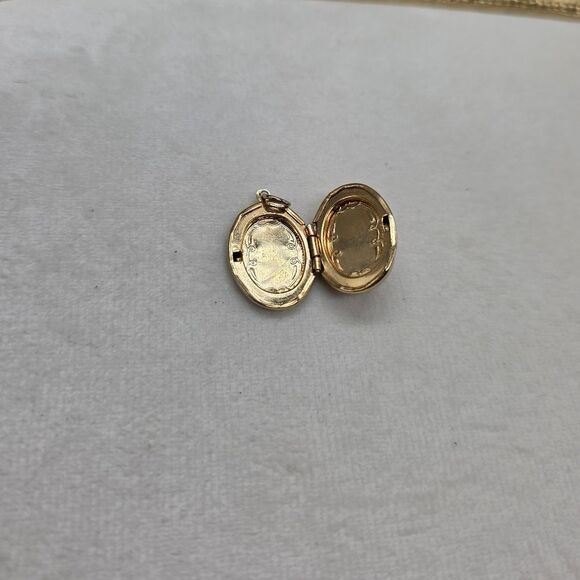 VINTAGE Enamel Locket - Picture 5 of 5